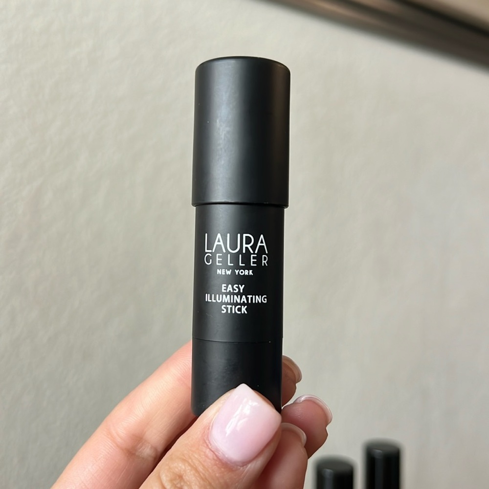 Laura Geller - easy, illuminating stick. Ballerina.